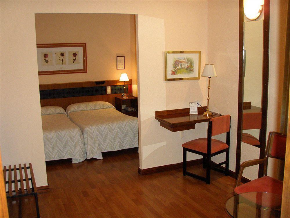 Hotel Madrid Bierzo Ponferrada Bagian luar foto