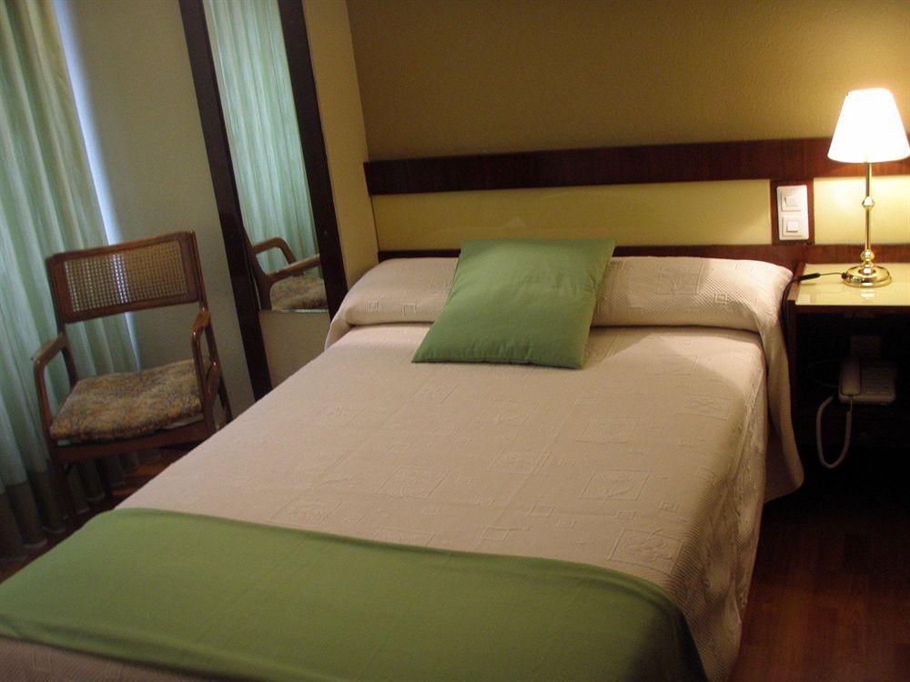 Hotel Madrid Bierzo Ponferrada Bagian luar foto