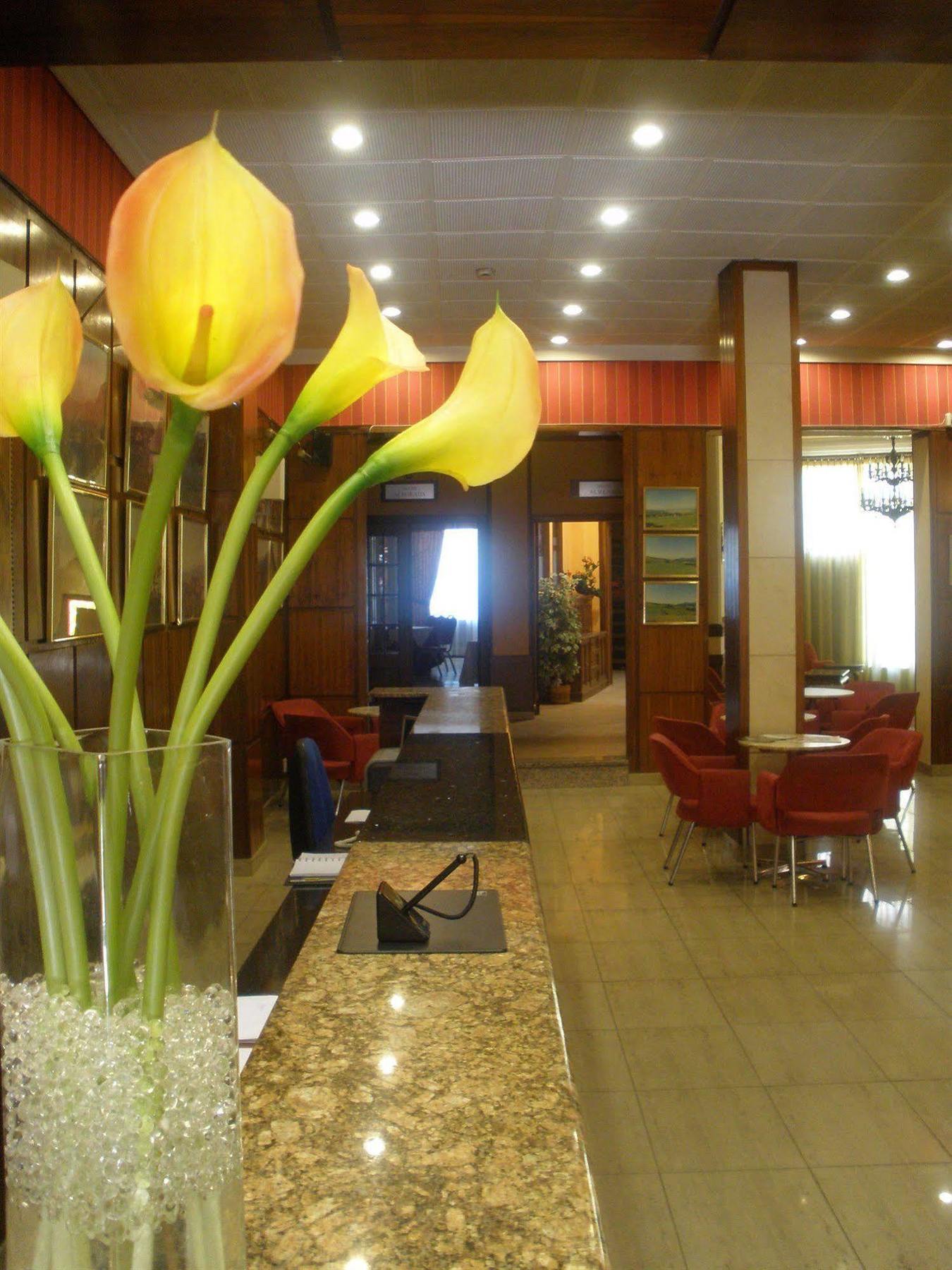 Hotel Madrid Bierzo Ponferrada Bagian luar foto